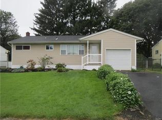 2163 Allwood Dr, Bethlehem, PA 18018