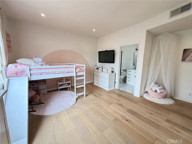 4970 Kester Ave #10 — Photo 11