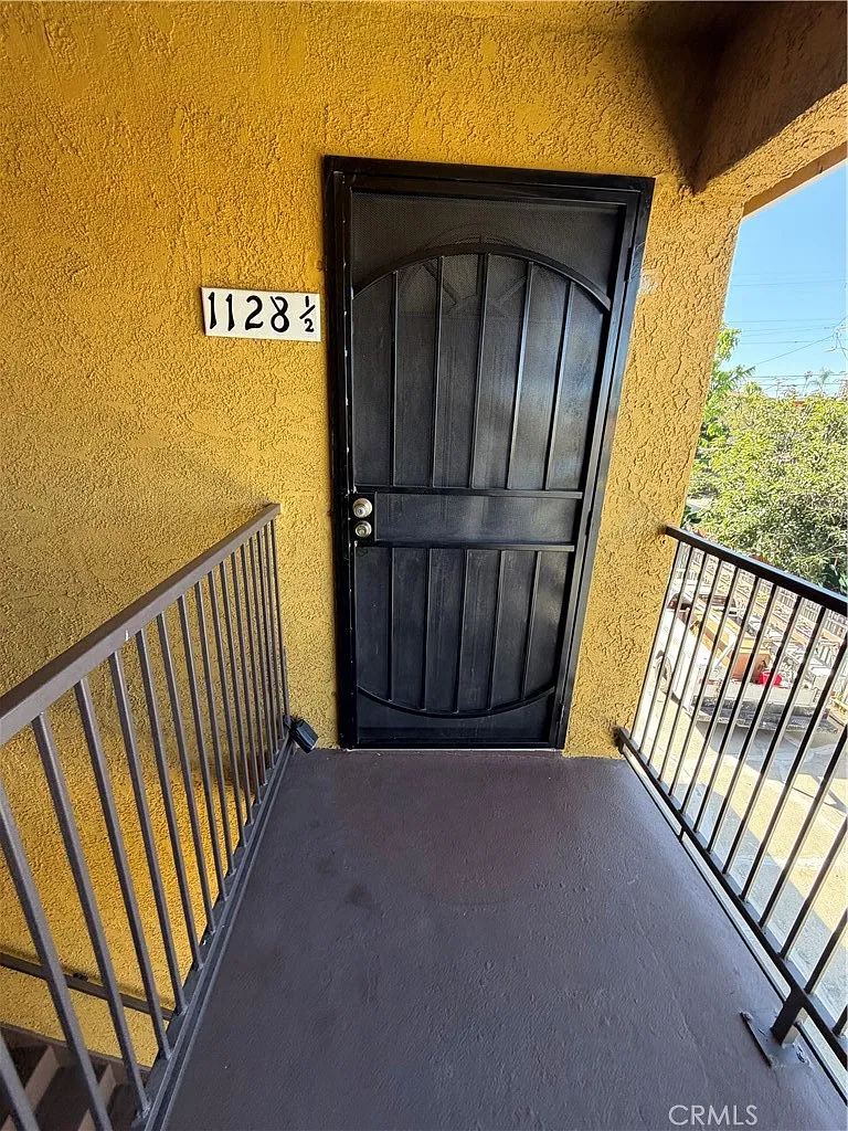 3 bed, 1200 sqft, $3,400 — Photo 2
