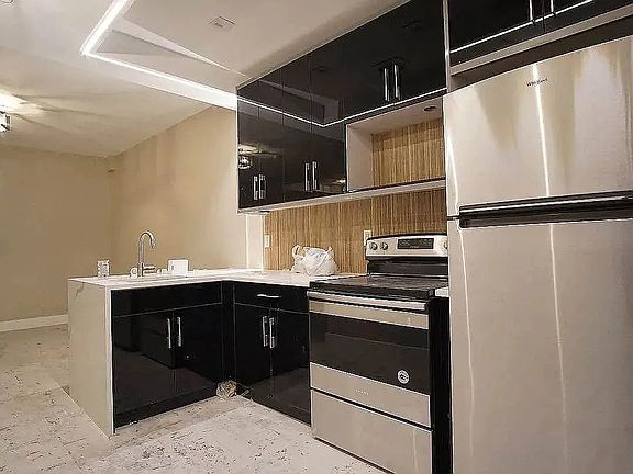 4th image of 58 Graham Ave #3