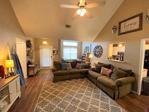 4th image of 212 Willow Brook Dr