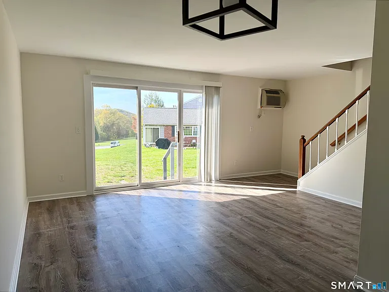 47 Old Farms Ln #47 — Photo 6
