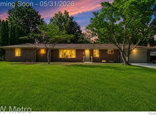 36125 Paddleford Rd, Farmington Hills, MI 48331