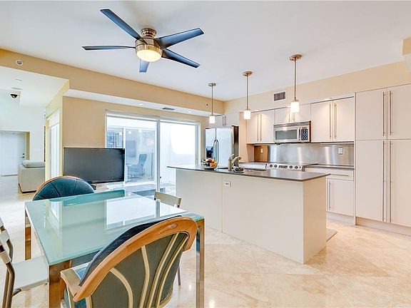 5th image of 910 NE 16th Terrace #5
