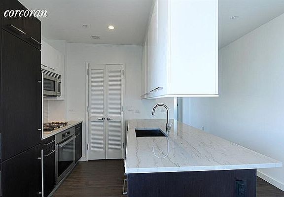 3rd image of 321 Cathedral Pkwy #18B