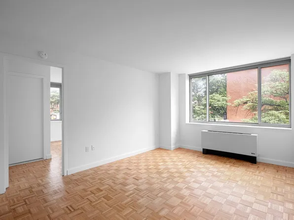 360 W 43rd St, New York, NY