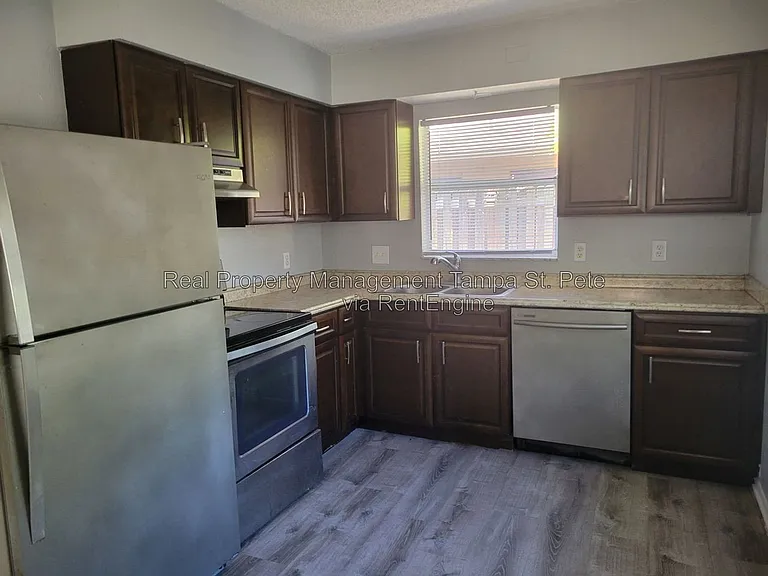 917 Lake Palms Dr — Photo 5