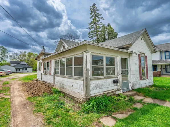 529 W State St, Albany, IN 47320