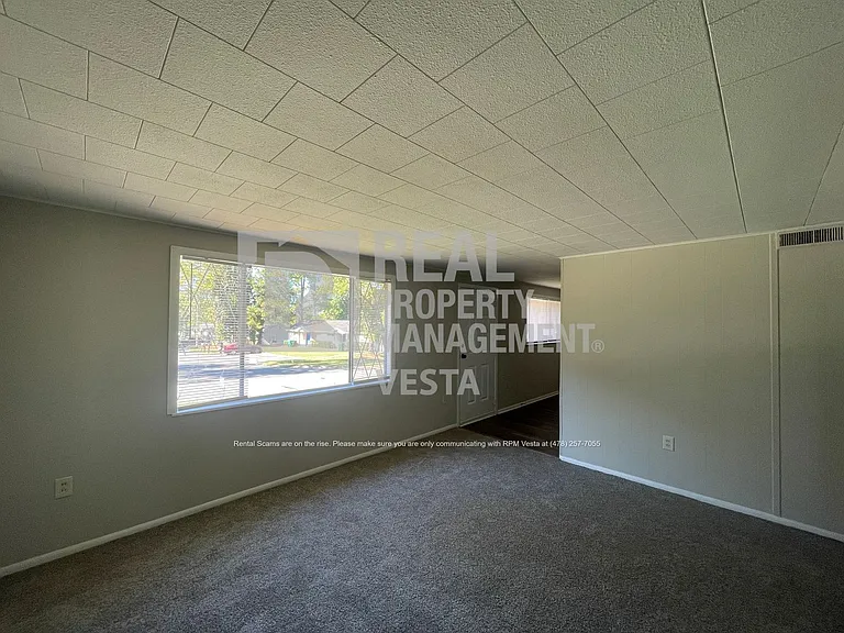 618 Cedarwood Dr — Photo 2