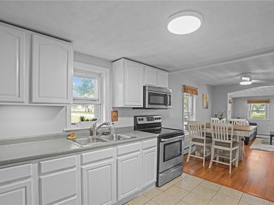 275 Groveland Ave, Warwick, RI, 02886