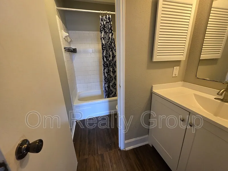 3 bed, 2.0 bath, 1248 sqft, $1,375 — Photo 3