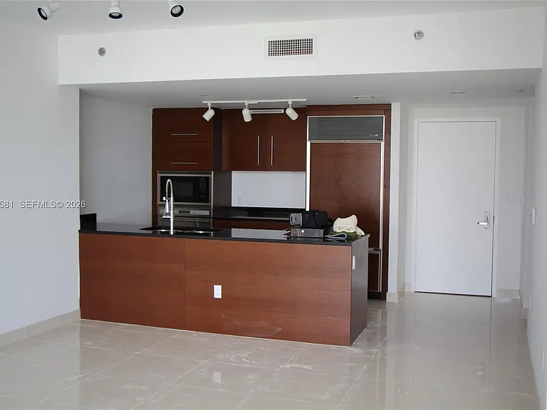 465 Brickell Ave — Photo 2