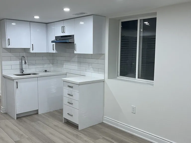 114 Mill St N — Photo 1