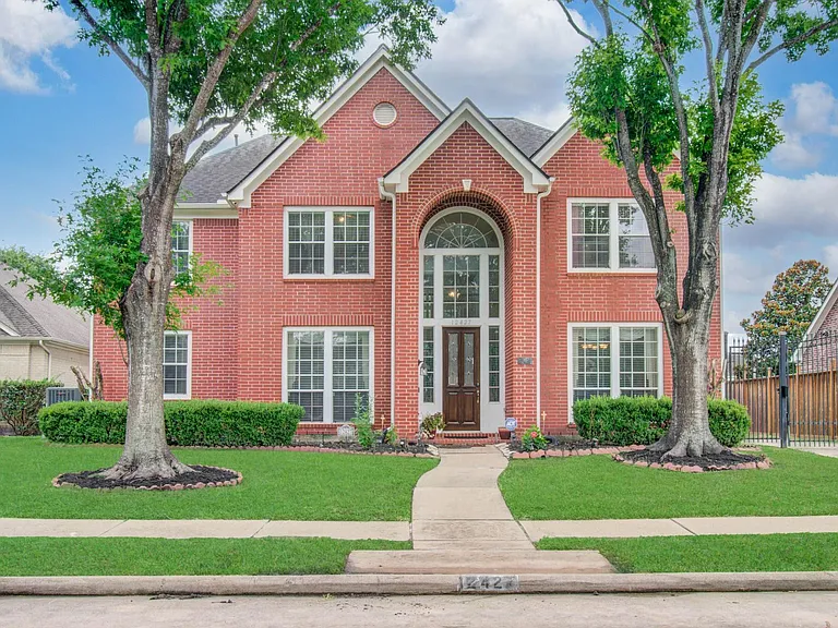 12427 Shadycrest Dr — Photo 1
