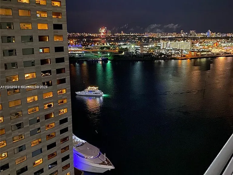 335 Biscayne Blvd #2900 — Photo 42