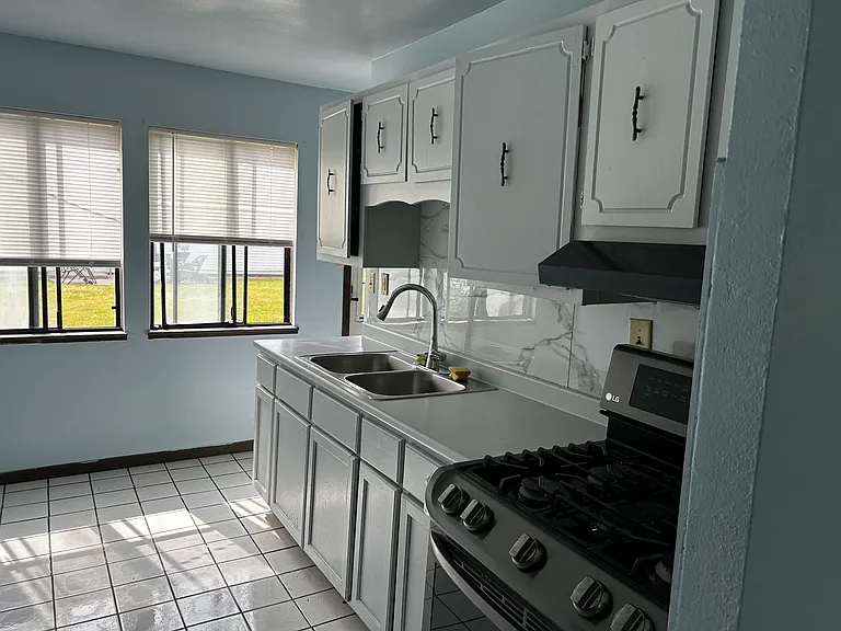 2306 W Howard Ave — Photo 7