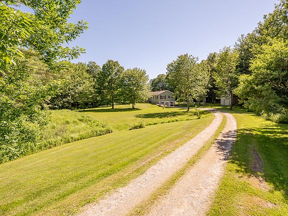 5th image of 256 Meadow Road