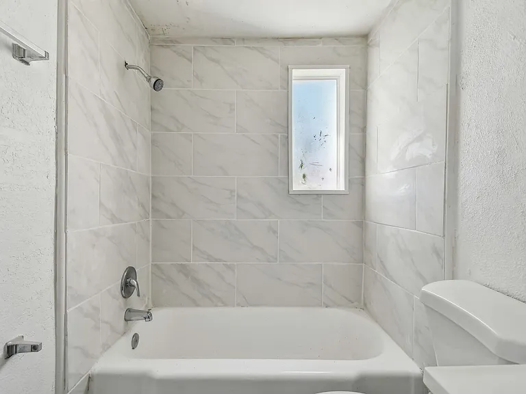 1330 Barnett St — Photo 13