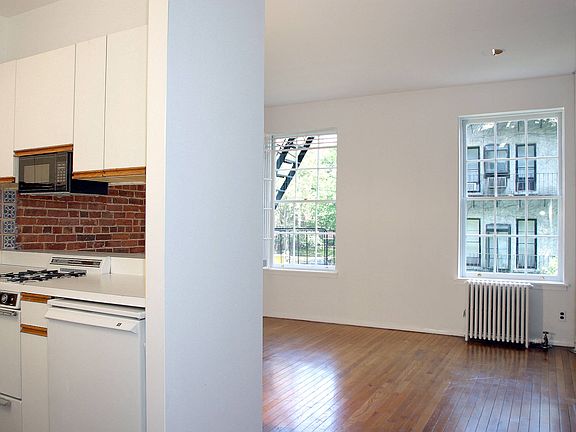3rd image of 229 E 96th St APT 2RE