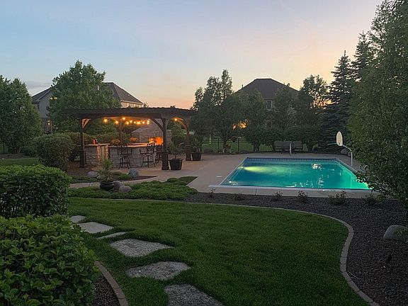 5th image of 22483 Port Weller Ct