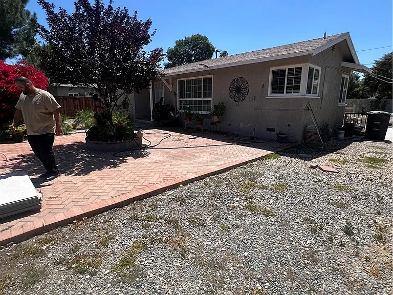 317 Terry Ln — Photo 2