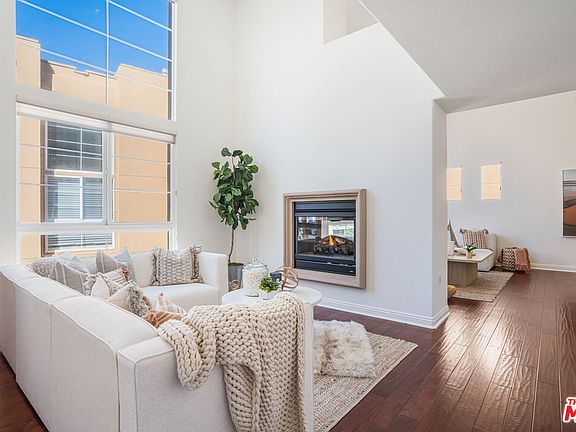 3rd image of 5831 Seawalk Dr Unit 215
