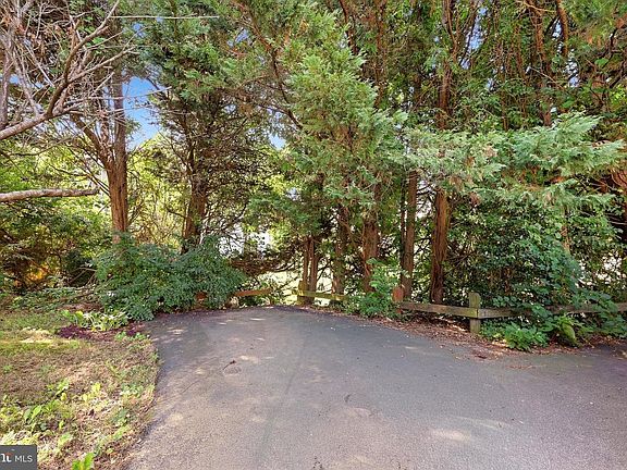 3rd image of 5986 Powells Landing Rd
