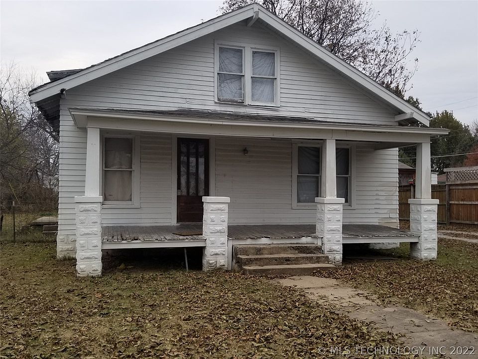 1st image of 214 E Fort Worth St
