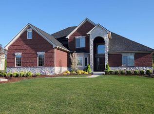 52743 Trailwood Dr, South Lyon, MI 48178