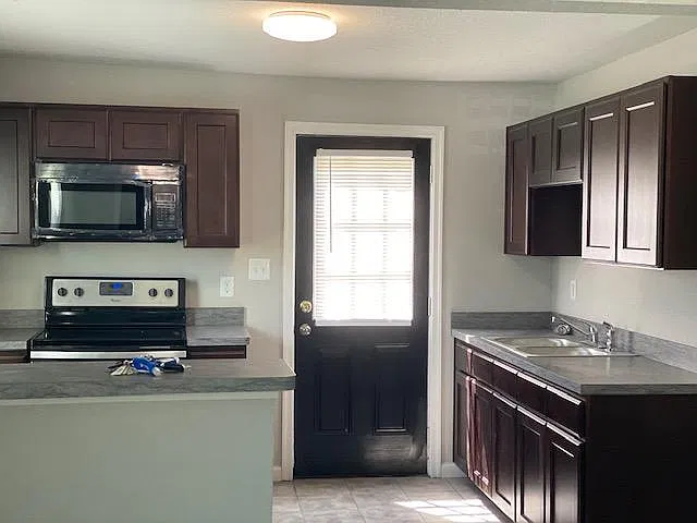2 bed, 740 sqft, $1,525 — Photo 3