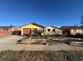 207 Elizabeth St, Gallup, NM 87301