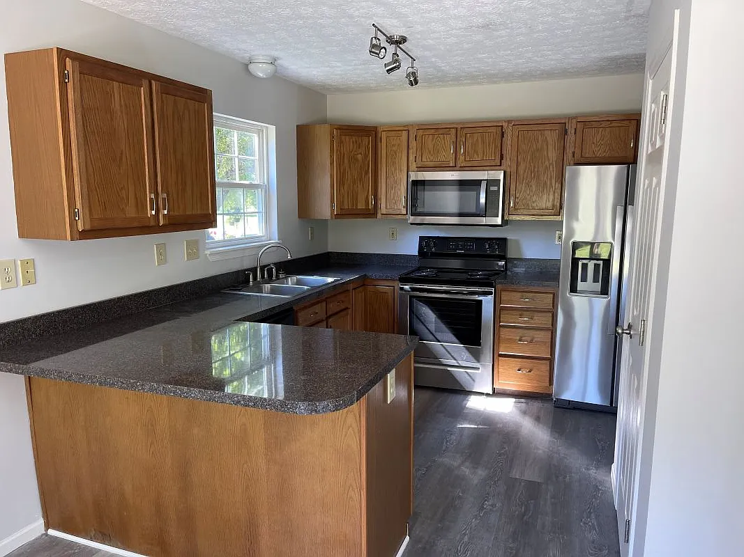 Building Photo - 6107 Naschette Pkwy