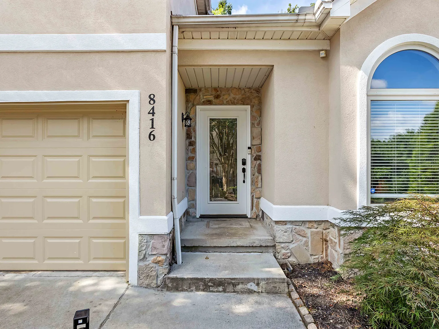 3 bed, 1861 sqft, $2,750 — Photo 2