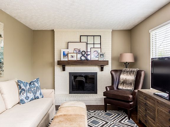 3rd image of 3824 Dinsmore Castle Dr