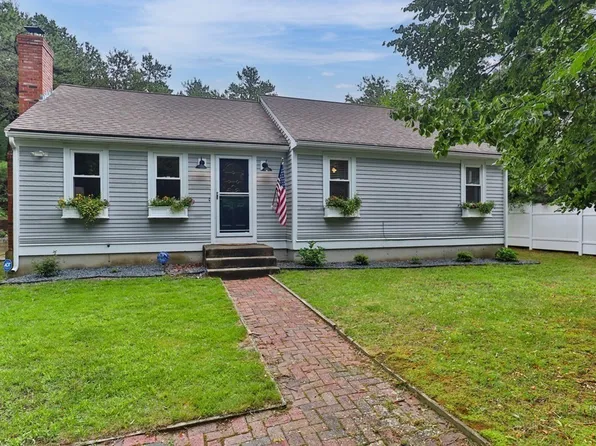 256 Bourne Rd, Plymouth, MA 02360