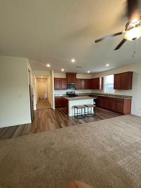 3 bed, 1508 sqft, $2,500 — Photo 2