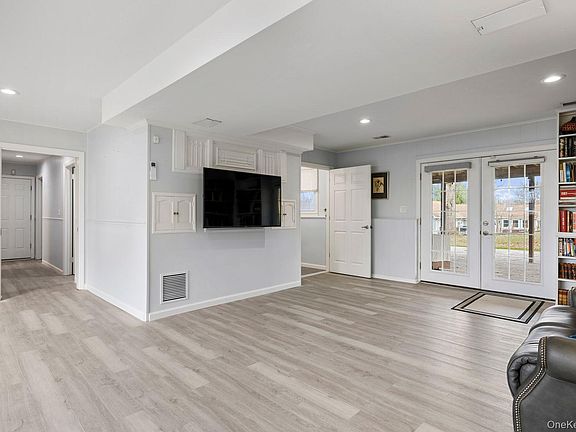 4th image of 651 Andover Road