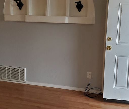 4th image of 2616 W Carson Dr