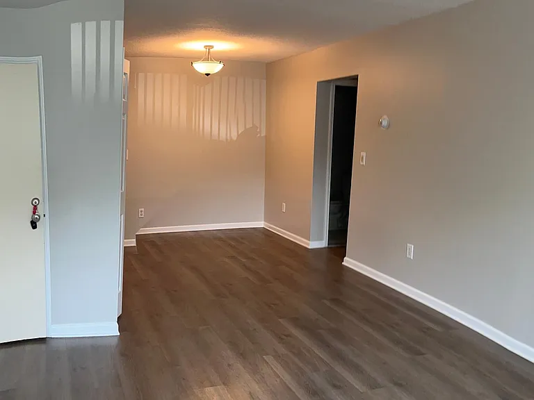 2491 Riverside Dr #103 — Photo 2