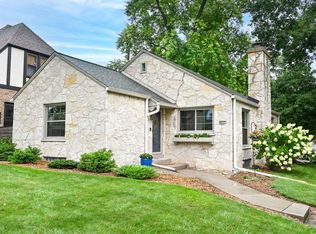 2377 N 82nd St, Wauwatosa, WI 53213