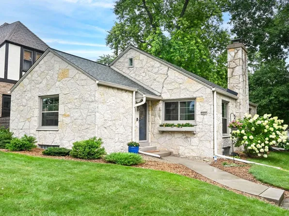2377 North 82nd STREET, Wauwatosa, WI 53213