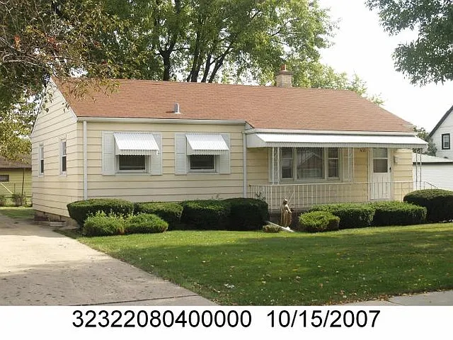3133 Fairview Ave photo 1