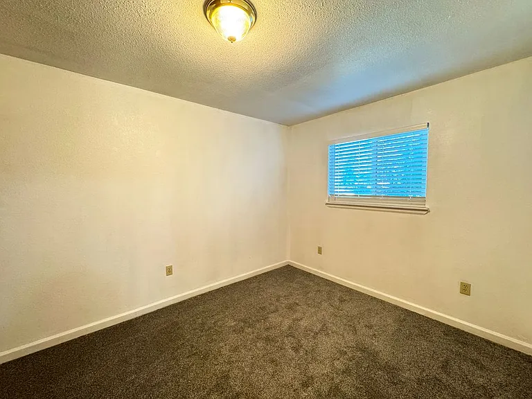 2148 Primrose Dr #4 — Photo 15