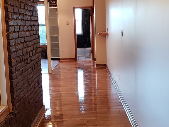 4th image of 132 29th St APT 4L