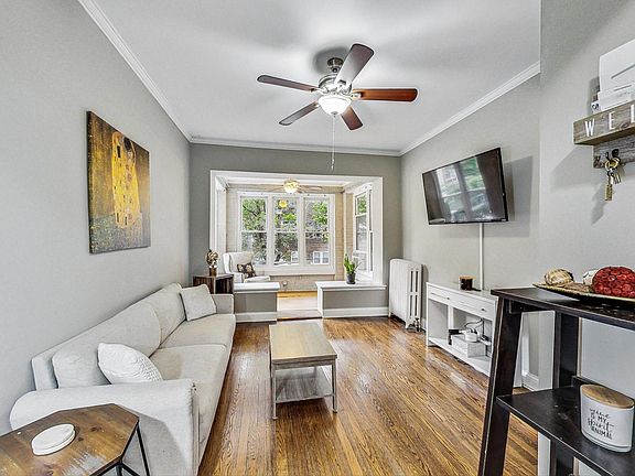 3rd image of 3316 W Sunnyside Ave #1