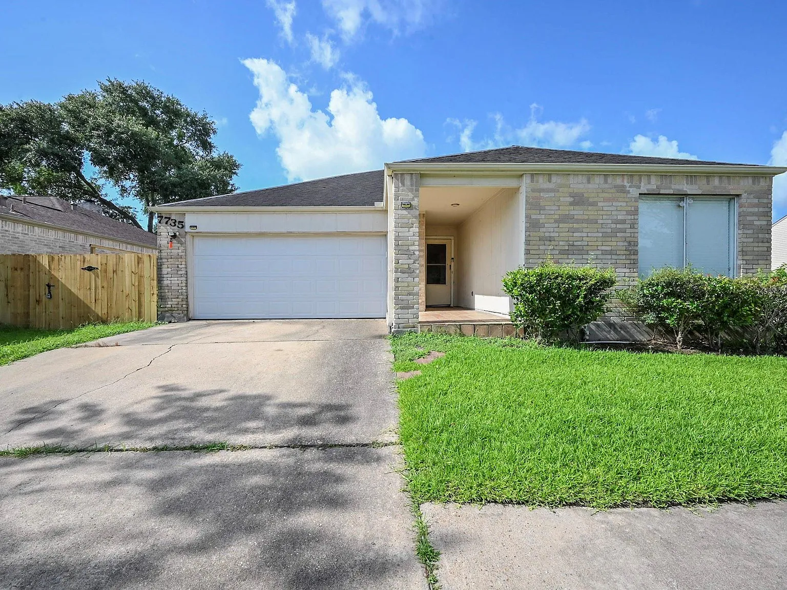 4 bed, 3.0 bath, 2220 sqft, $2,400 — Photo 2