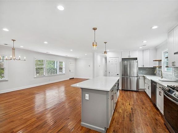 4th image of 1249 Goodwin Rd