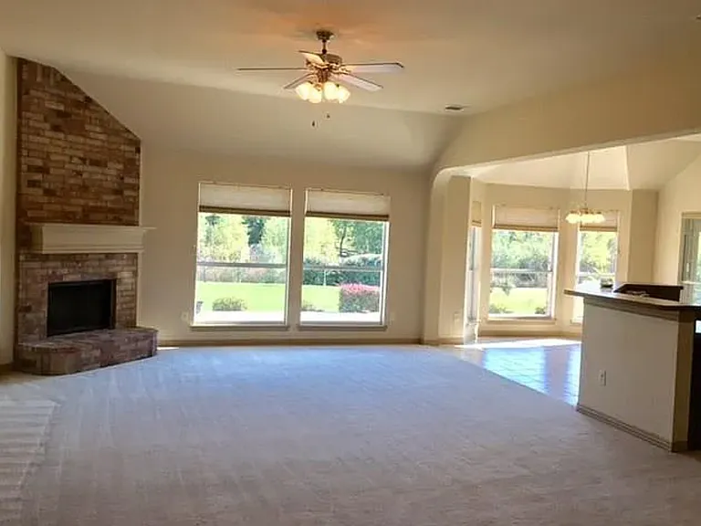 202 Valen Dr — Photo 3