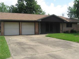 241 Anglewood Ct, Angleton, TX 77515