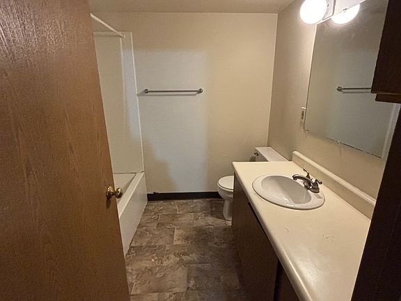 5th image of 3043 Highland Dr #A